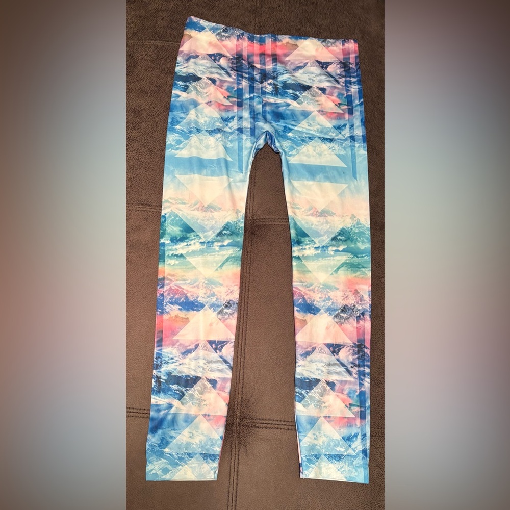 No Boundaries Blue and Pink Mountain Print Leggings